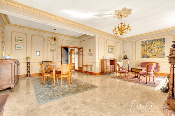 maison de caractère de 283 m² avec dépendances et fort potentiel sur plus de 9 000 m² de terrain.