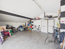 Maison de plain-pied 200 m² avec appartement indépendant et piscine  