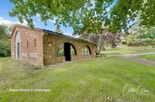 Character house of 283 m² with outbuildings and great potential on more than 9,000 m² of land.