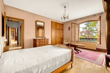 Character house of 283 m² with outbuildings and great potential on more than 9,000 m² of land.