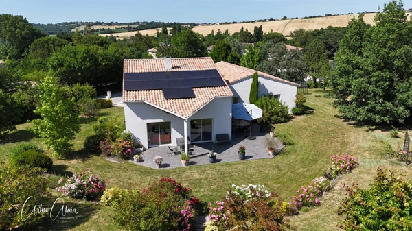 Maison à vendre 6 pièces de 172 m²  avec piscine 