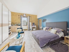 Maison en pierre de 179 m² entièrement rénovée avec jardin et terrasse 