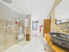Maison en pierre de 179 m² entièrement rénovée avec jardin et terrasse 