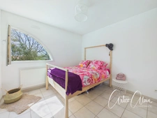 Maison familiale de standing – 230 m² – Terrain arboré de 2 080 m² avec piscine 