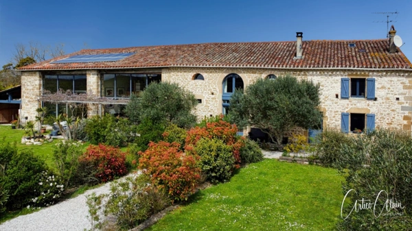 Dpt Haute Garonne (31), à vendre proche de VILLEFRANCHE DE LAURAGAIS maison en pierre de 676 m² - Terrain de 3 400m² 
