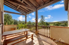 Character house of 283 m² with outbuildings and great potential on more than 9,000 m² of land.