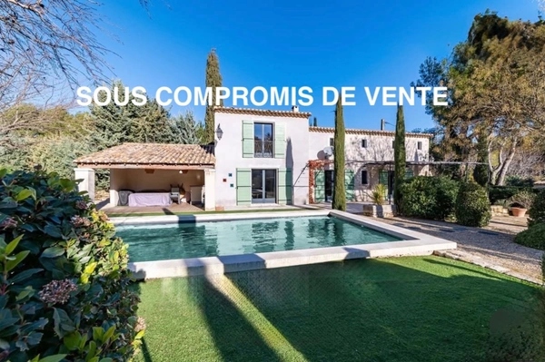 SOUS COMPROMIS DE VENTE Mas au coeur des Alpilles Maussane-les-Alpilles