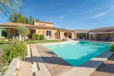 Paradou, Maison 145 m2, piscine chauffée, 1000 M2 de terrain l’art de vivre à deux pas du village