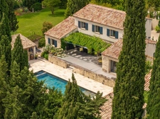 Mas en pierre 284 m2 1111 m2 de terrain, piscine chauffée au Paradou 