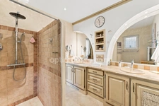 Paradou, Maison 145 m2, piscine chauffée, 1000 M2 de terrain l’art de vivre à deux pas du village