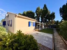 Charmante maison récente de plain-pied à Maussane-les-Alpilles garage et terrain. 