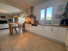 SOUS COMPROMIS DE VENTE Maison secteur recherché au Paradou, piscine, garage au calme. 