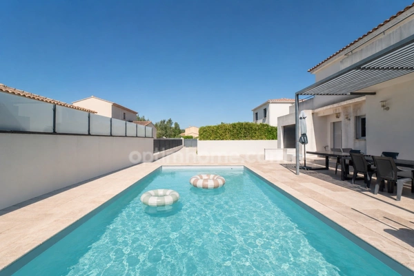 Villa contemporaine, 150 m2, 4 chambres, piscine 