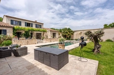 Exclusivité - Mas en pierre 257 m2 1111 m2 de terrain, piscine chauffée au Paradou 