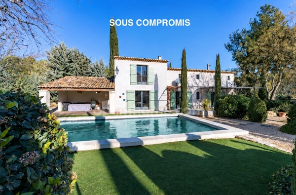 SOUS COMPROMIS DE VENTE Mas au coeur des Alpilles Maussane-les-Alpilles