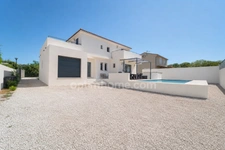 Villa contemporaine, 150 m2, 4 chambres, piscine 