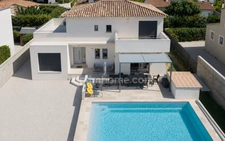 Villa contemporaine, 150 m2, 4 chambres, piscine 