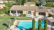 Paradou, Maison 145 m2, piscine chauffée, 1000 M2 de terrain l’art de vivre à deux pas du village