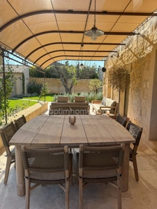 Magnifique Mas 359 m2 - terrain de 1885 m2 - piscine - dépendance - garage 