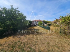 Maison de village atypique avec jardin, garage et combles aménageables à Labry