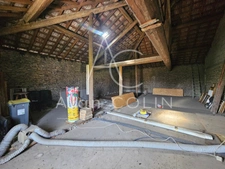Maison de village atypique avec jardin, garage et combles aménageables à Labry