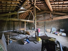 Maison de village atypique avec jardin, garage et combles aménageables à Labry
