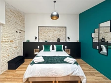 PRESTIGIOUS 10-ROOM PROPERTY NEAR LA ROCHELLE