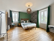PRESTIGIOUS 10-ROOM PROPERTY NEAR LA ROCHELLE