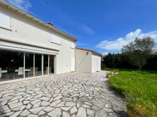 House for sale 8 rooms AYTRE (17)