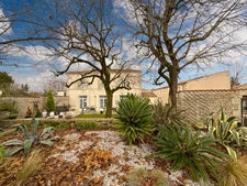 PRESTIGIOUS 10-ROOM PROPERTY NEAR LA ROCHELLE