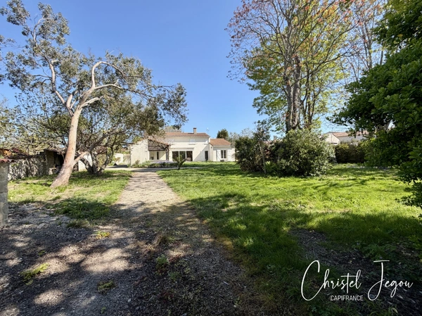 Maison à vendre 8 pièces proche de LA ROCHELLE (17)