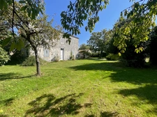Terrain constructible de 1078 m² à vendre au cœur de Bourgneuf