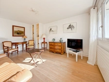 3-ROOM APARTMENT TOP FLOOR HAMEAU BOILEAU