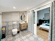 PRESTIGIOUS 10-ROOM PROPERTY NEAR LA ROCHELLE