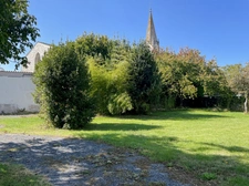 Terrain constructible de 1078 m² à vendre au cœur de Bourgneuf