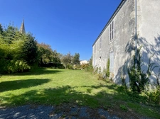 Terrain constructible de 1078 m² à vendre au cœur de Bourgneuf