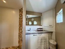 MAISON ATYPIQUE DE 80 M² SUR PLUS DE 1 000 M² DE TERRAIN