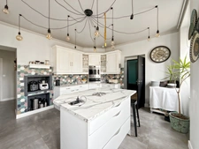 PRESTIGIOUS 10-ROOM PROPERTY NEAR LA ROCHELLE