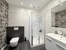 PRESTIGIOUS 10-ROOM PROPERTY NEAR LA ROCHELLE