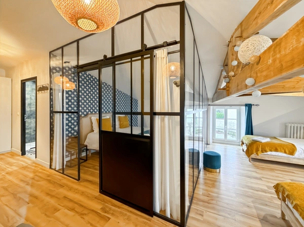 PROPRIÉTÉ DE PRESTIGE 10 PIECES AUX PORTES DE LA ROCHELLE