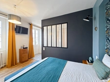 PRESTIGIOUS 10-ROOM PROPERTY NEAR LA ROCHELLE
