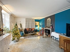 PRESTIGIOUS 10-ROOM PROPERTY NEAR LA ROCHELLE
