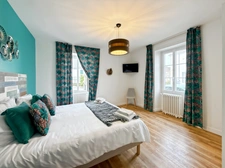 PRESTIGIOUS 10-ROOM PROPERTY NEAR LA ROCHELLE