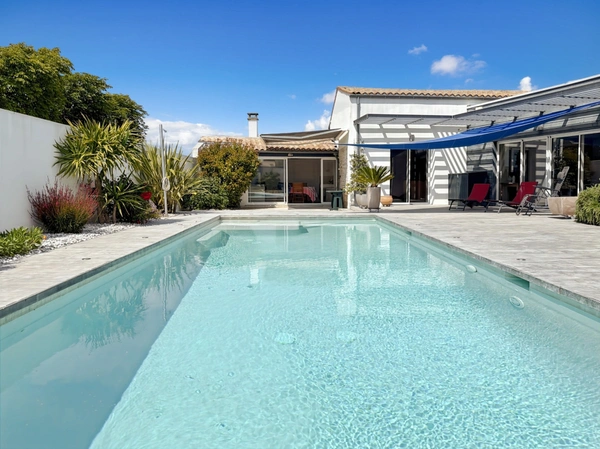 Coup de cœur ! Demeure de caractère rénovée avec piscine