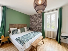 PRESTIGIOUS 10-ROOM PROPERTY NEAR LA ROCHELLE