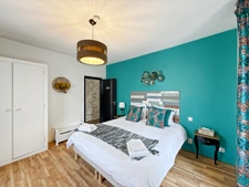 PRESTIGIOUS 10-ROOM PROPERTY NEAR LA ROCHELLE
