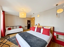 PRESTIGIOUS 10-ROOM PROPERTY NEAR LA ROCHELLE