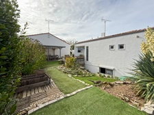 MAISON ATYPIQUE DE 80 M² SUR PLUS DE 1 000 M² DE TERRAIN