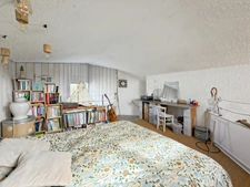 MAISON ATYPIQUE DE 80 M² SUR PLUS DE 1 000 M² DE TERRAIN