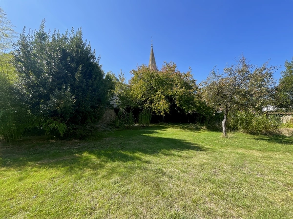 Terrain constructible de 1078 m² à vendre au cœur de Bourgneuf